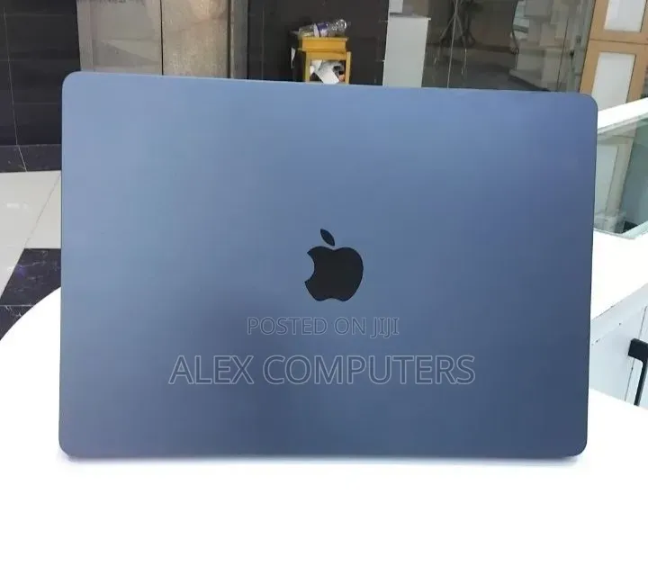 New Laptop Apple MacBook 16GB Apple M5 SSD 512GB