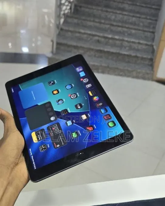 New Apple iPad 10.2 (2021) 64 GB Black