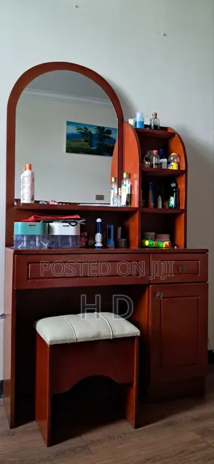 Dressing Table + Seat / የመዋቢያ ጠረጴዛ እና ወንበር