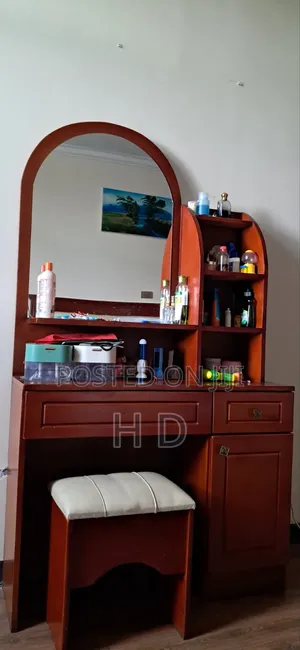 Dressing Table + Seat / የመዋቢያ ጠረጴዛ እና ወንበር