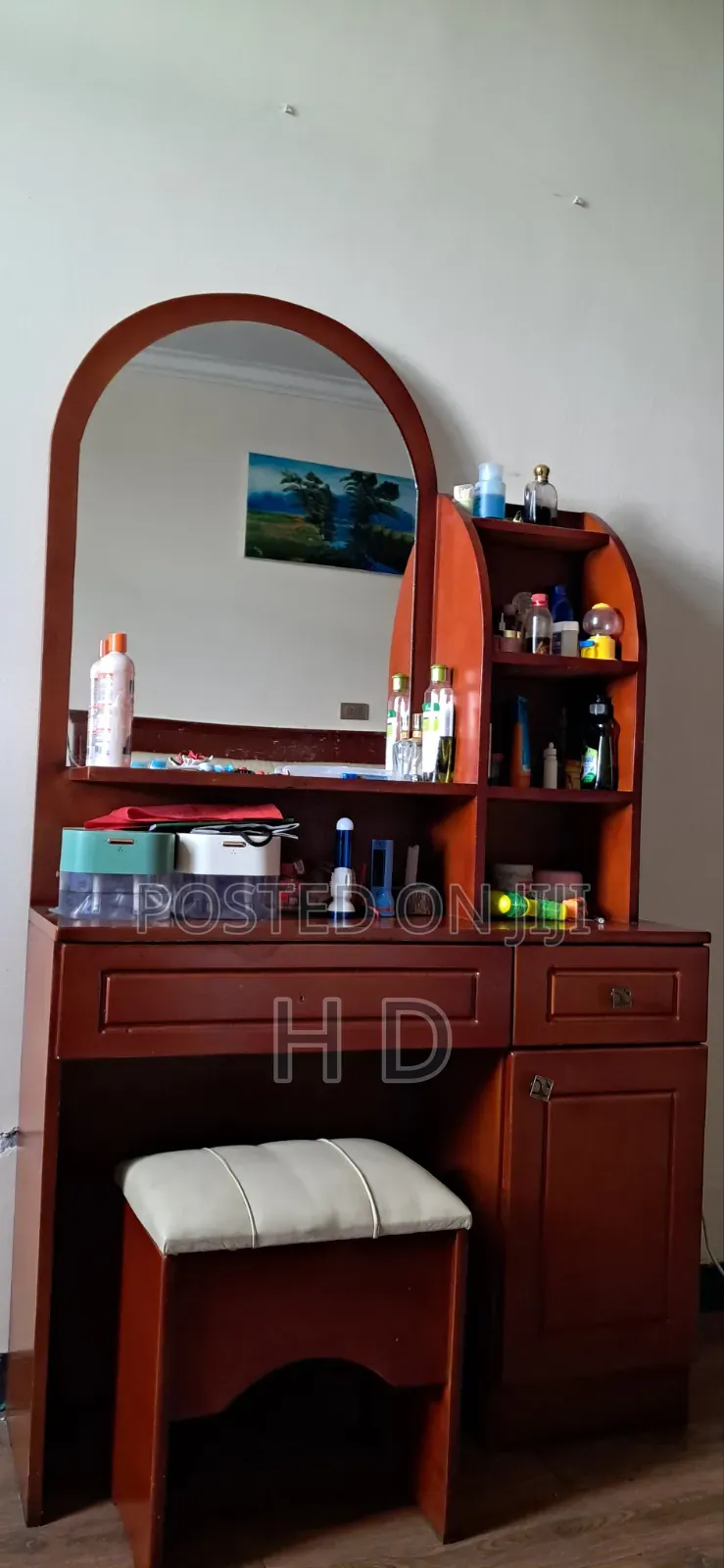 Dressing Table + Seat / የመዋቢያ ጠረጴዛ እና ወንበር
