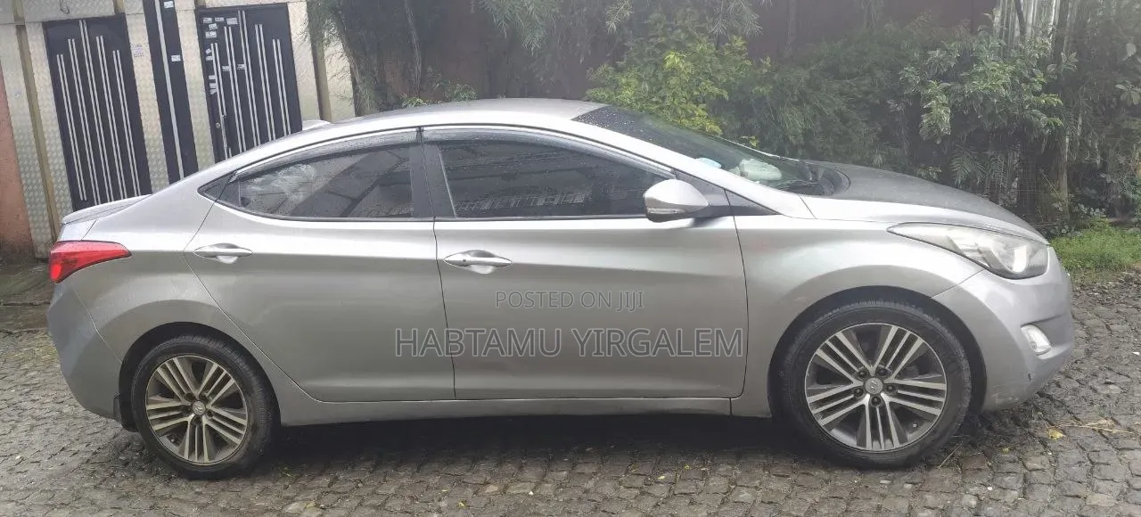 Hyundai Avante 2013 Silver