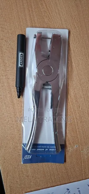 Ear Tag Applicator የከብቶችና የበጎች ጆሮ መብሻ)