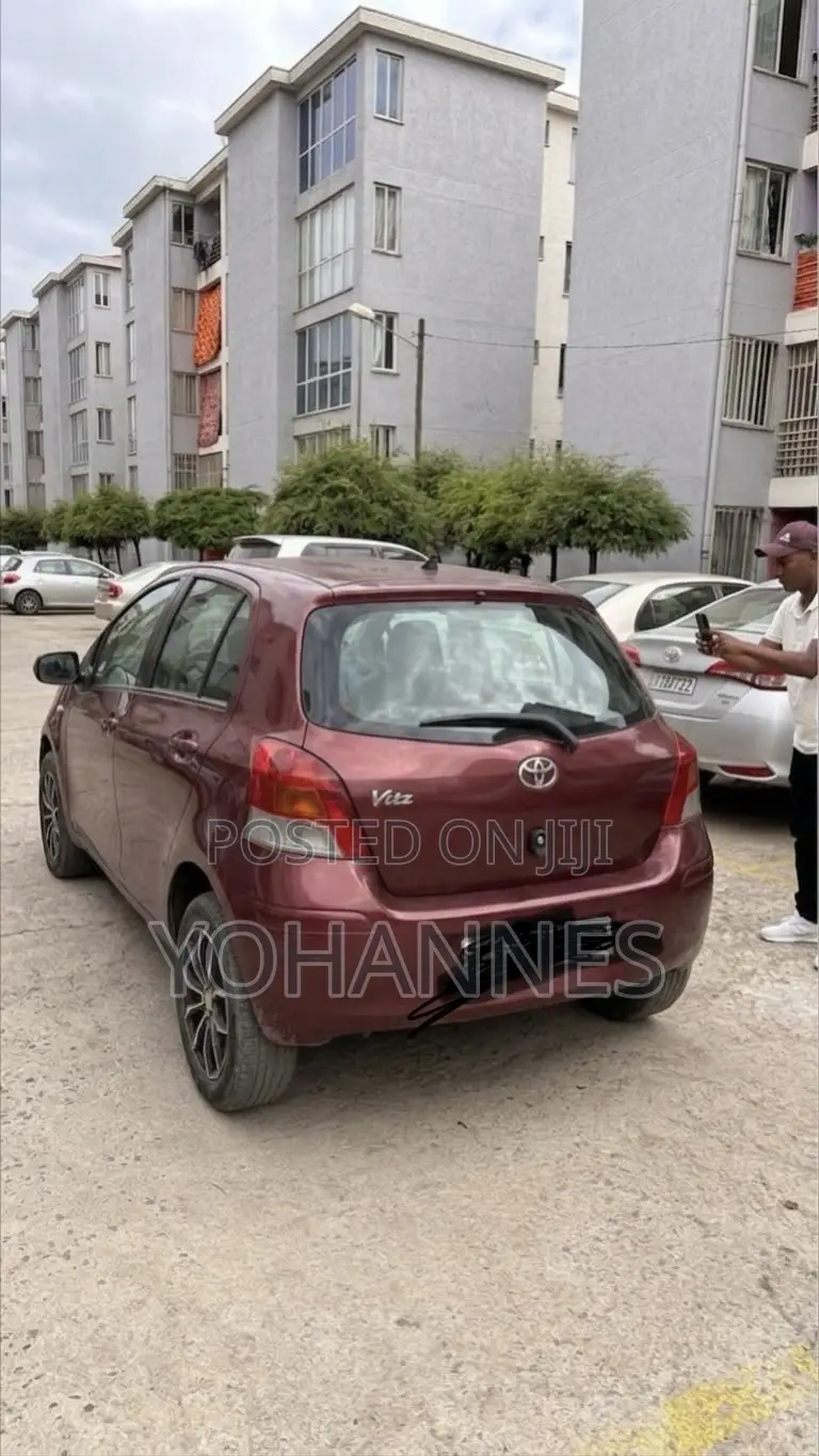 Toyota Yaris Base Hatchback 3dr 2010 Burgundy