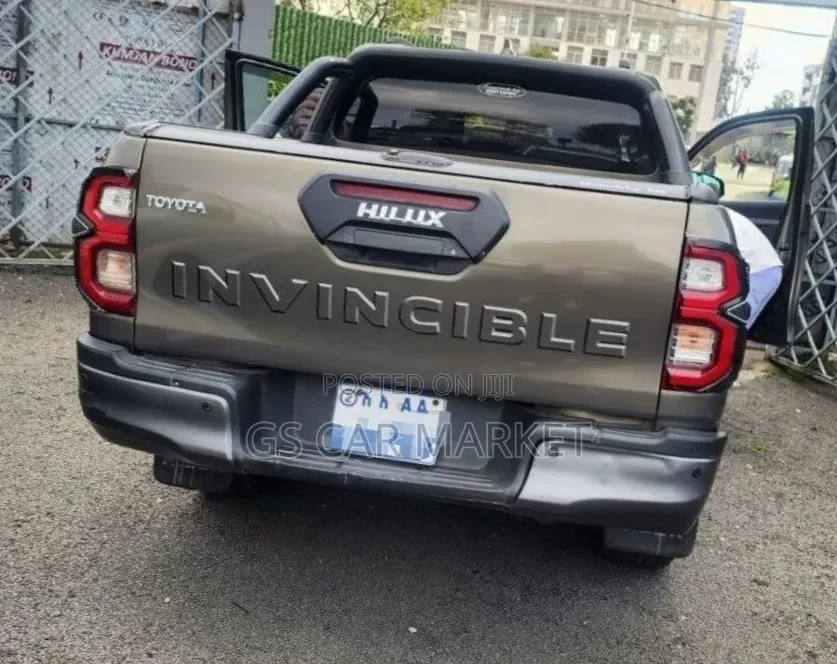 Toyota Hilux 2022 Gray