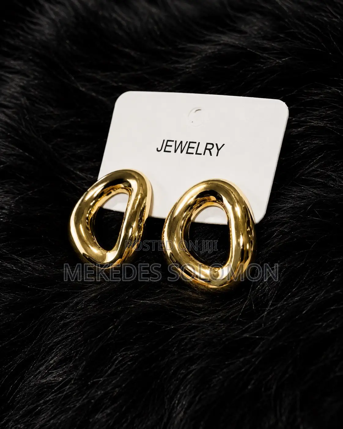 Gold Oval Hoop Earrings – Elegant Jewelr