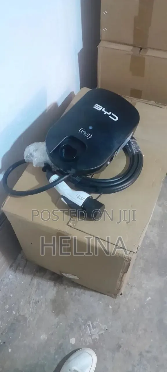 BYD 7kW Wall-Mounted AC EV Charger 32A Capacity RFID Card-Swipe Area