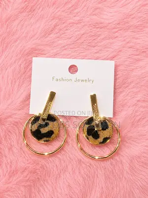 Elegant Gold Statement Hoop Earrings – Fashion Jewelry