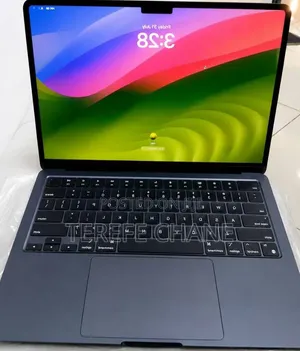 New Laptop Apple MacBook Air 2022 M2 8GB Apple M2 SSD 256GB