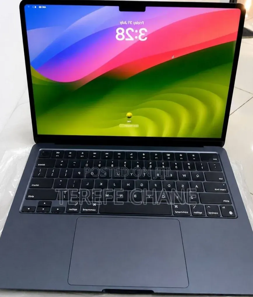 New Laptop Apple MacBook Air 2022 M2 8GB Apple M2 SSD 256GB