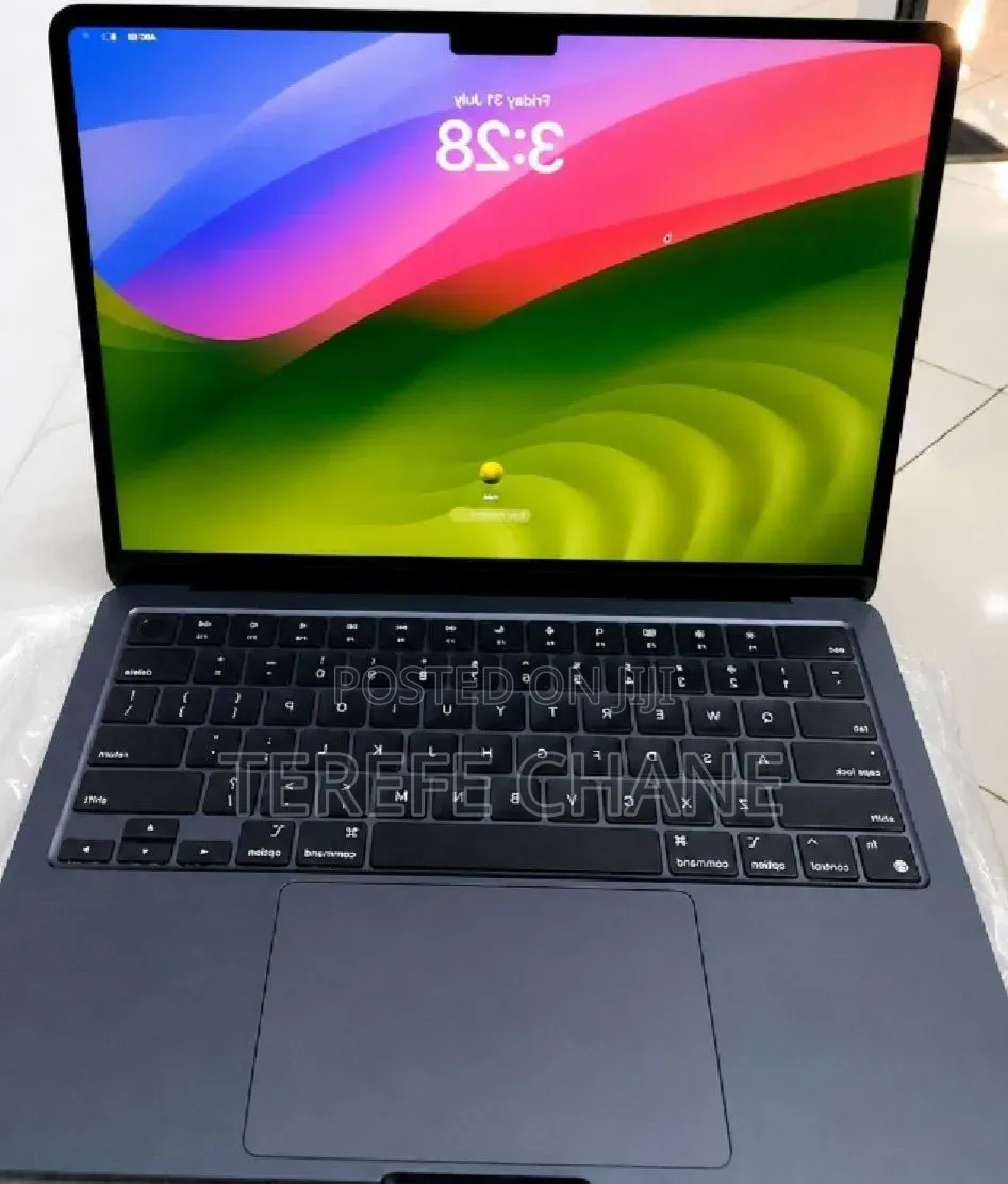 New Laptop Apple MacBook Air 2022 M2 8GB Apple M2 SSD 256GB
