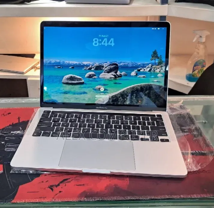 New Laptop Apple MacBook Pro 2020 M1 16GB Apple M1 SSD 1T