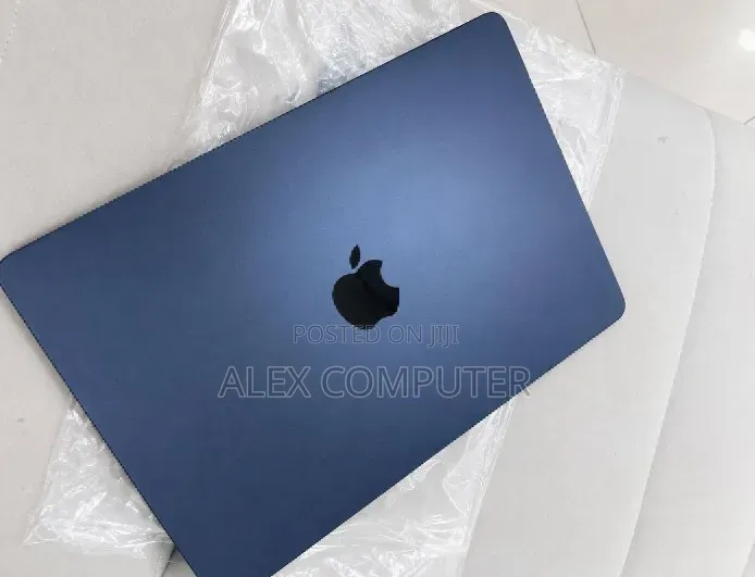 New Laptop Apple MacBook Air 2022 M2 8GB Apple M2 SSD 256GB