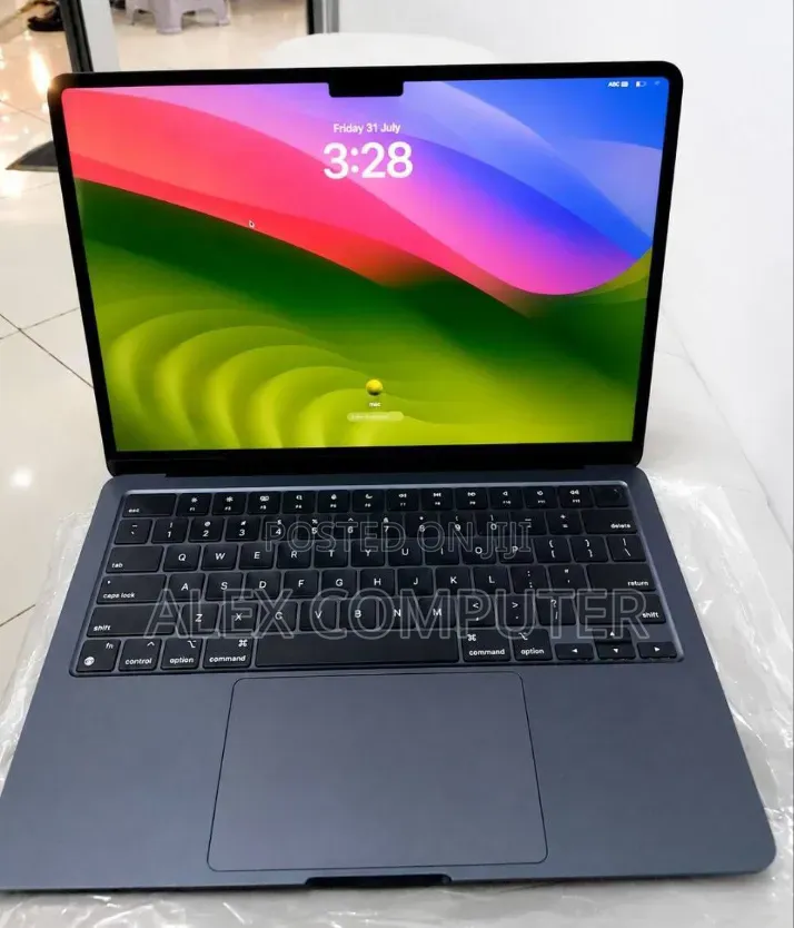 New Laptop Apple MacBook Air 2022 M2 8GB Apple M2 SSD 256GB
