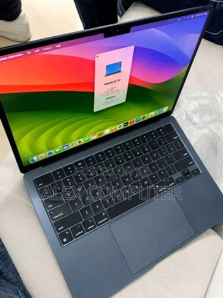 New Laptop Apple MacBook Air 2022 M2 8GB Apple M2 SSD 256GB