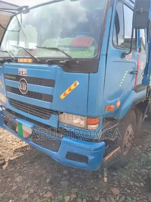 Ni̇ssan Ud Dump ገልባጭ