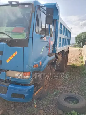 Ni̇ssan Ud Dump ገልባጭ