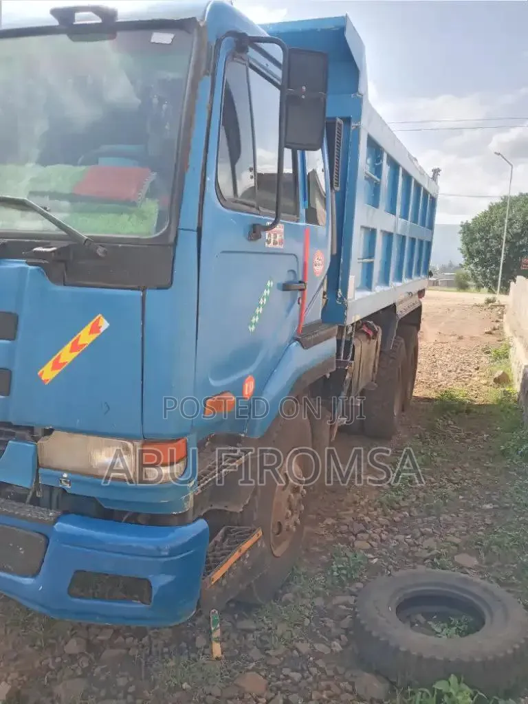 Ni̇ssan Ud Dump ገልባጭ