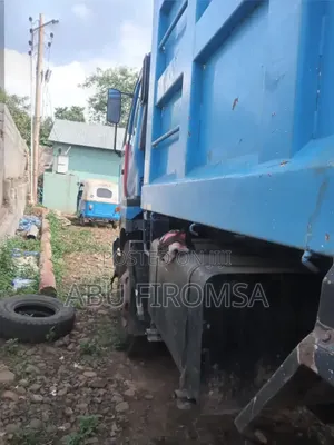 Ni̇ssan Ud Dump ገልባጭ