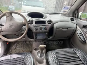 Toyota Platz 2001 White