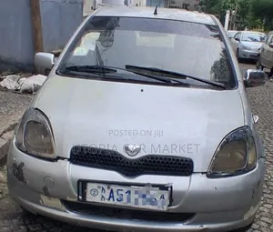 Toyota Vitz 2000