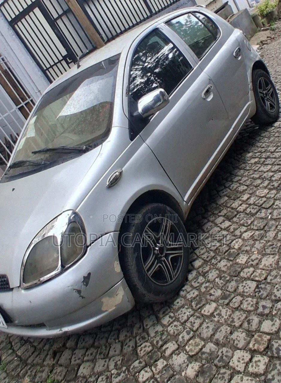 Toyota Vitz 2000