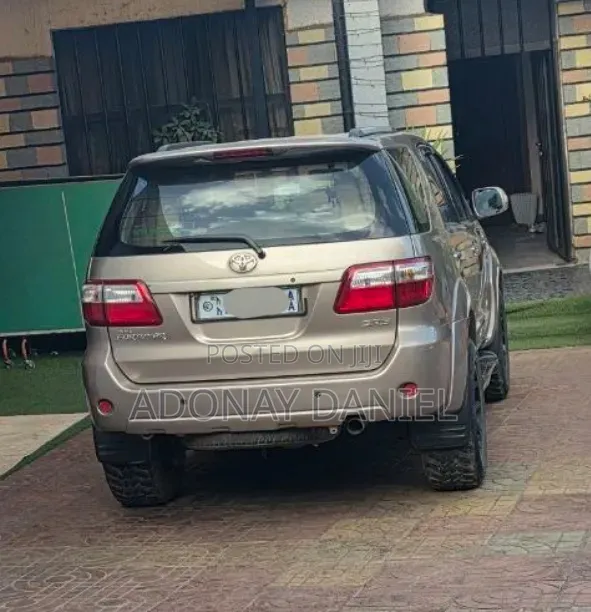 Toyota Fortuner 2010