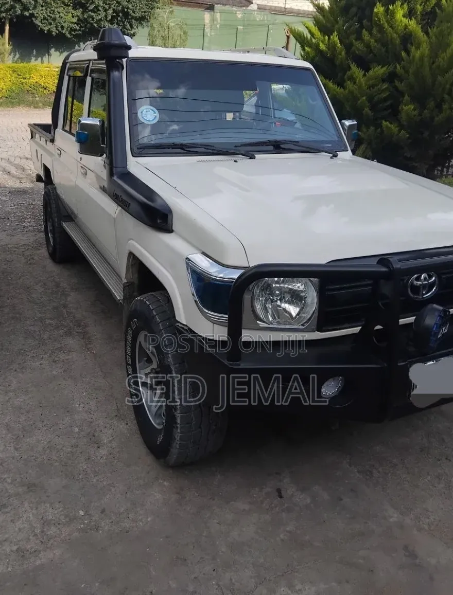 Toyota Land Cruiser 2018 White