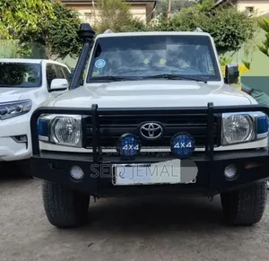 Toyota Land Cruiser 2018 White