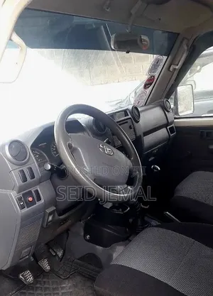 Toyota Land Cruiser 2018 White