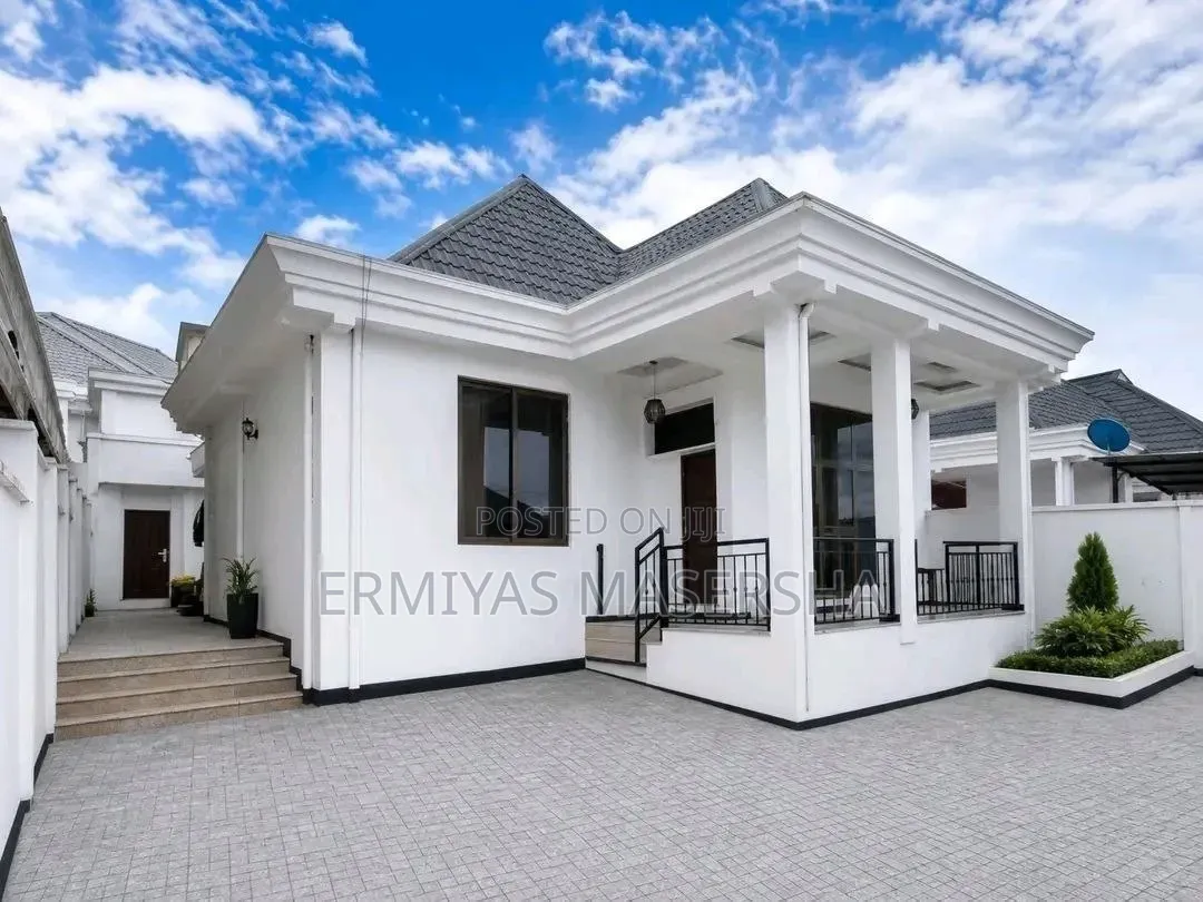 Furnished 6bdrm Villa in Bole for sale