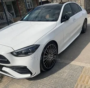 Mercedes-Benz C180 2022 Off white