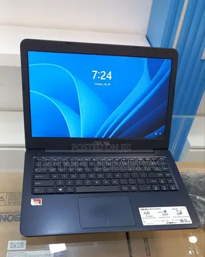 New Laptop Asus 8GB AMD A10 SSD 256GB