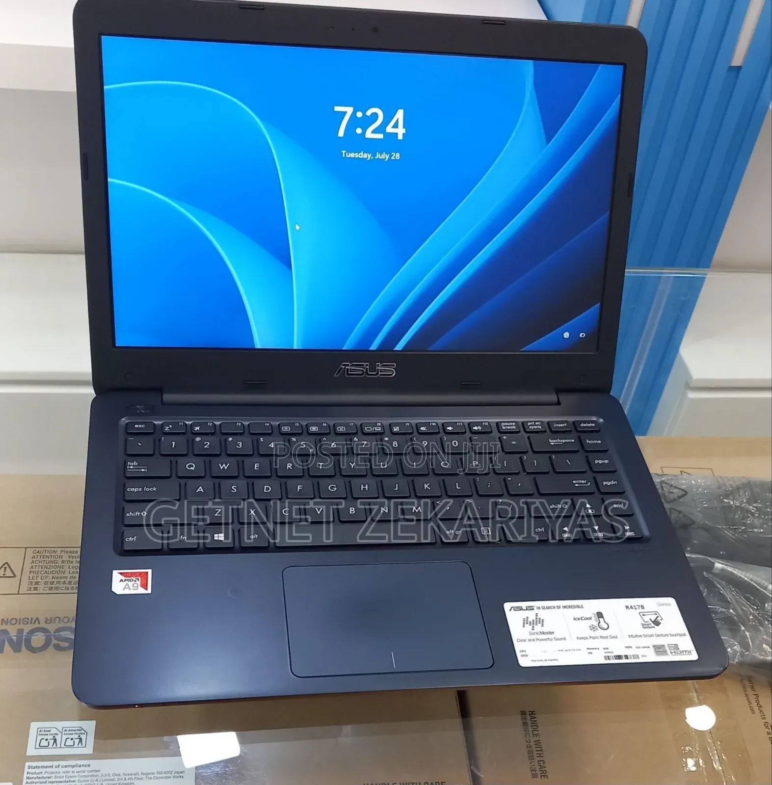 New Laptop Asus 8GB AMD A10 SSD 256GB