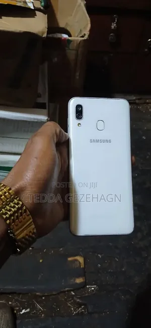 Samsung Galaxy A30 32 GB White