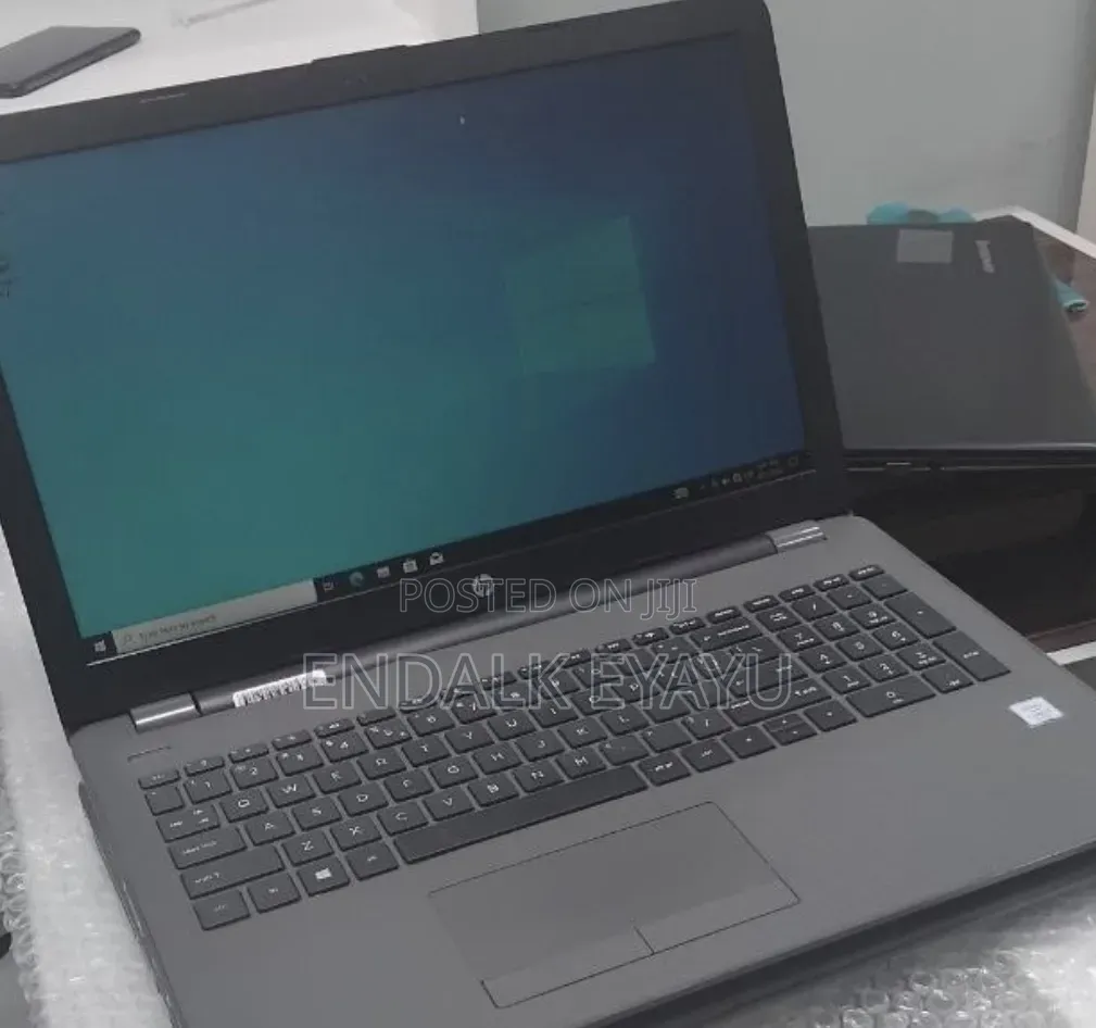 New Laptop HP 4GB Intel Core i5 SSD 256GB