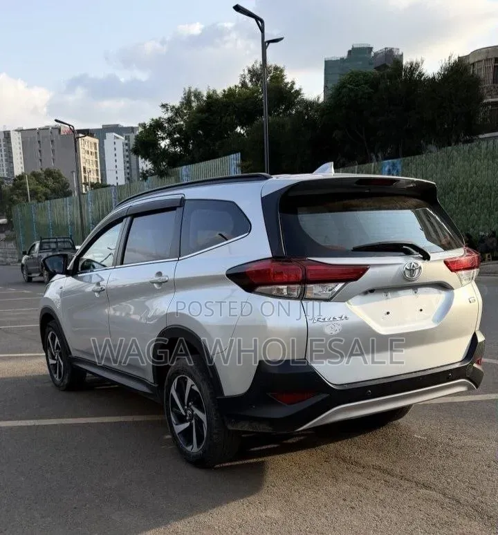 Toyota Rush 2023 Silver
