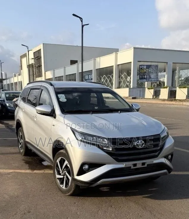 Toyota Rush 2023 Silver