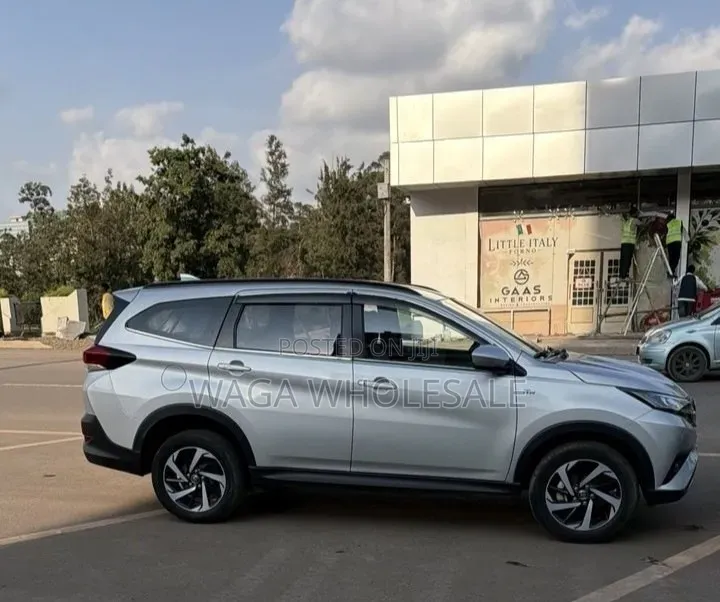 Toyota Rush 2023 Silver