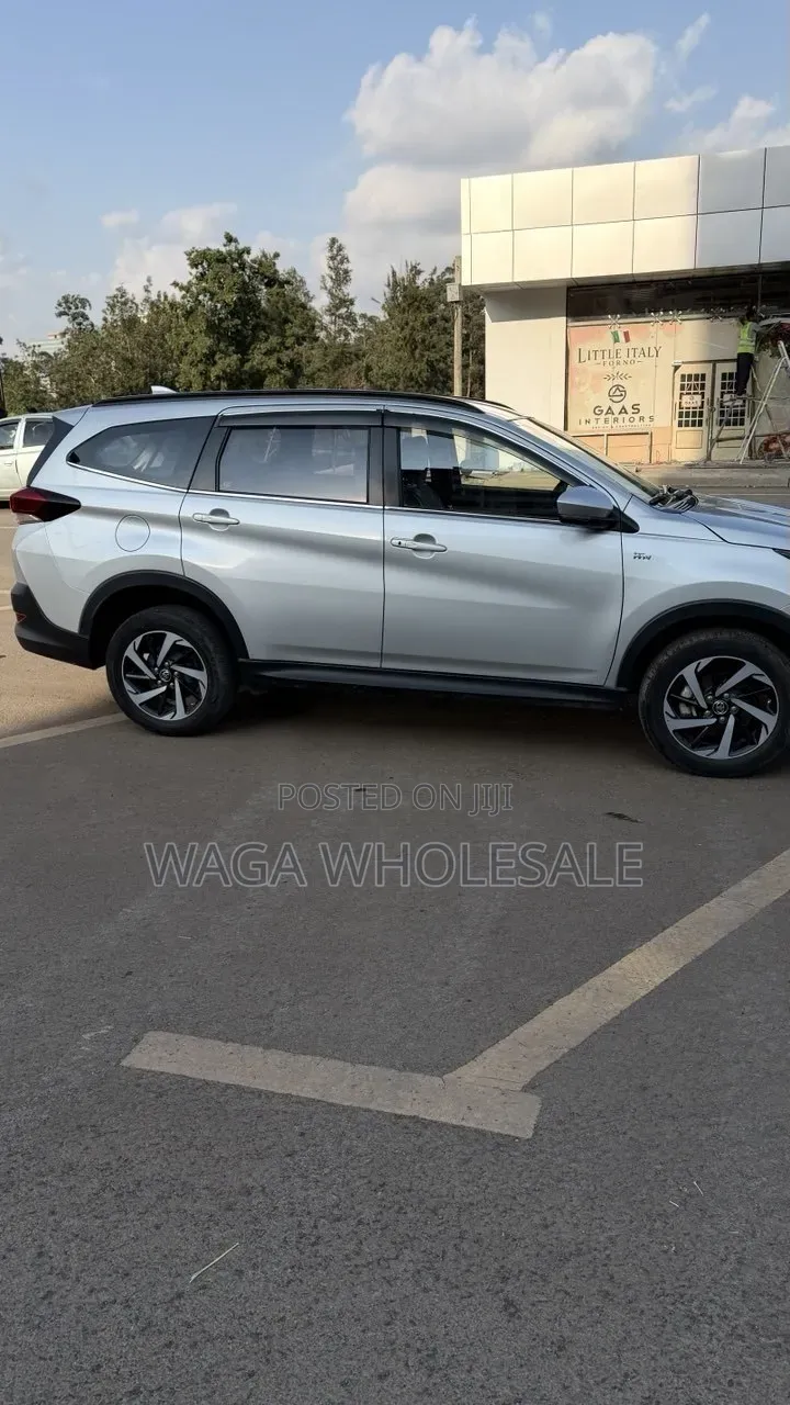 Toyota Rush 2023 Silver