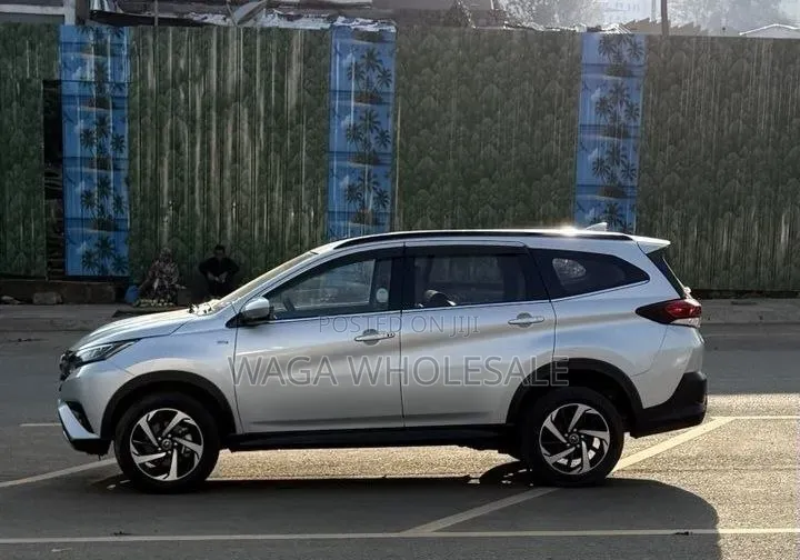 Toyota Rush 2023 Silver