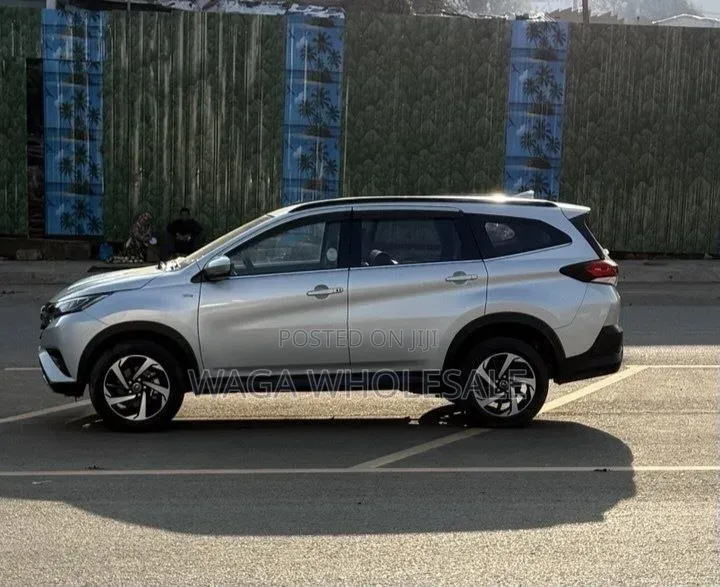 Toyota Rush 2023 Silver