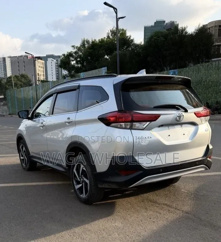 Toyota Rush 2023 Silver