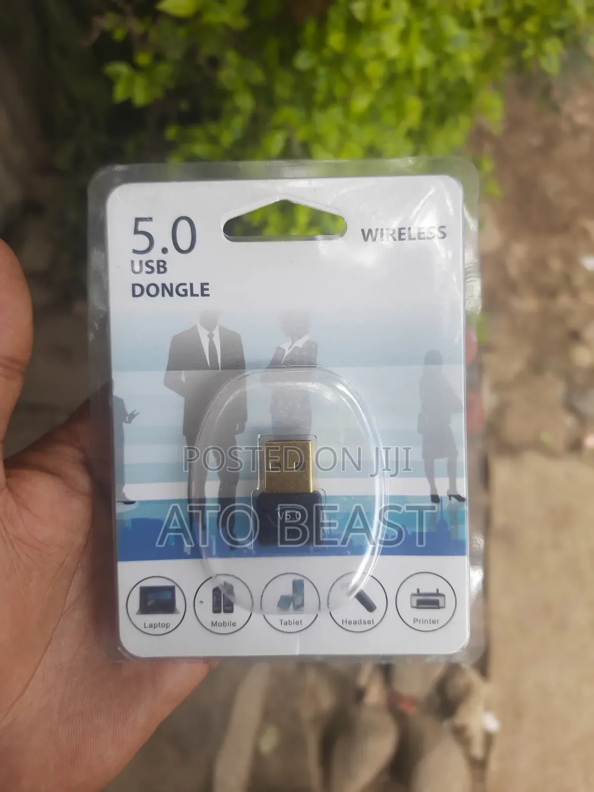 Bluetooth 5.0 USB Used to Add Wireless Connectivity to a Desktop
