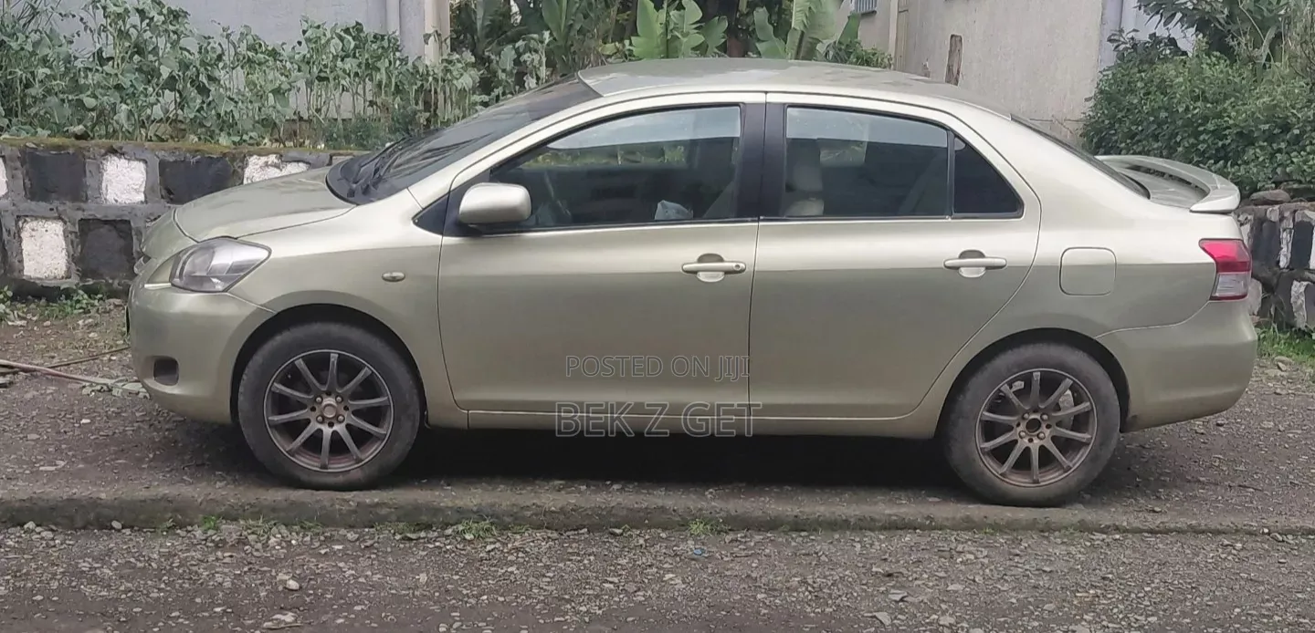 Toyota Yaris 2006 Gold