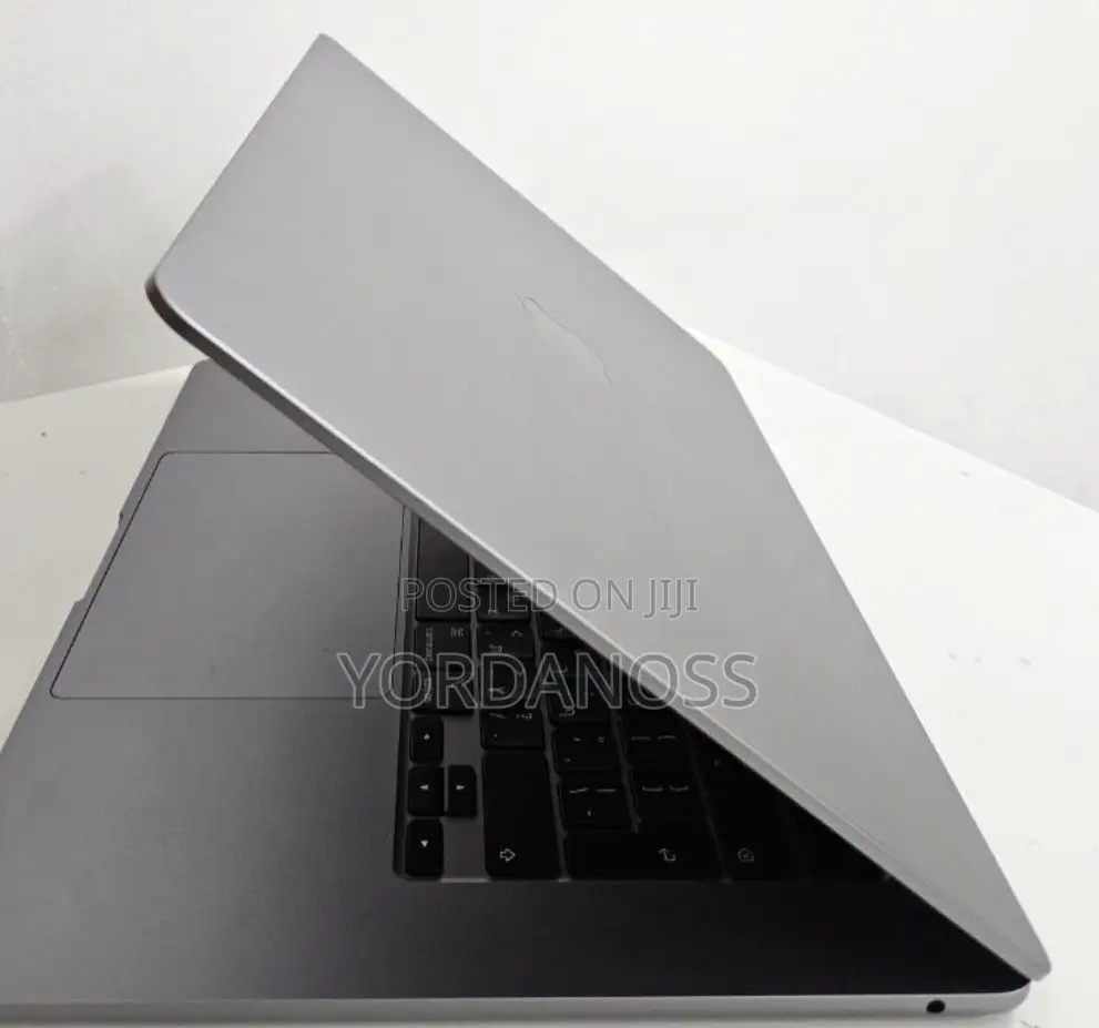 Laptop Apple MacBook Air 2024 M3 8GB Apple M3 SSD 512GB