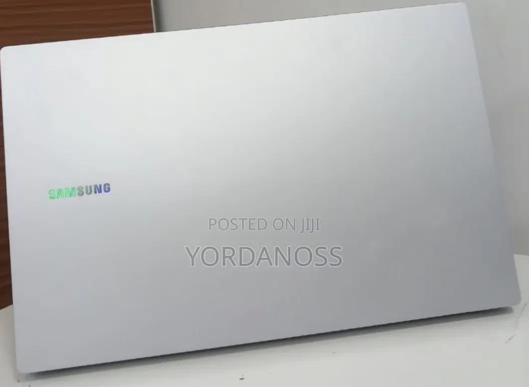 New Laptop Samsung Galaxy Book4 8GB Intel Core 5 SSD 512GB