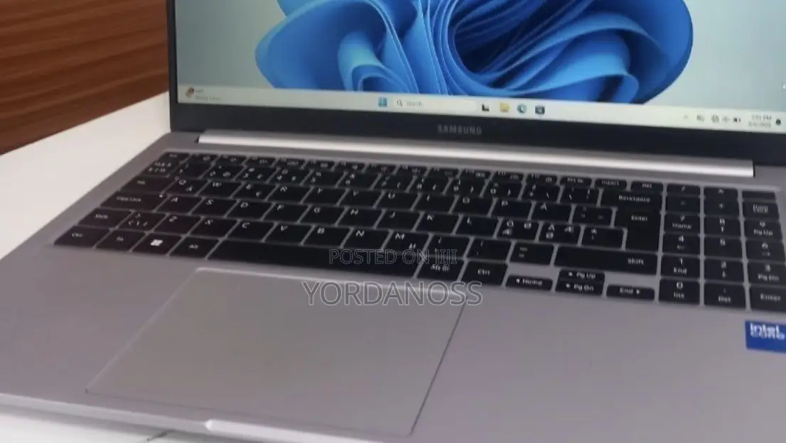 New Laptop Samsung Galaxy Book4 8GB Intel Core 5 SSD 512GB