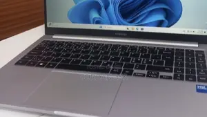 New Laptop Samsung Galaxy Book4 8GB Intel Core 5 SSD 512GB