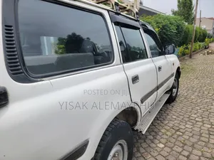Toyota Land Cruiser 1996 White